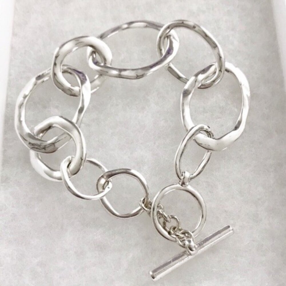 Chloe + Isabel Bracelet Silver-Tone Hammered Oval Chain Link Toggle Womens